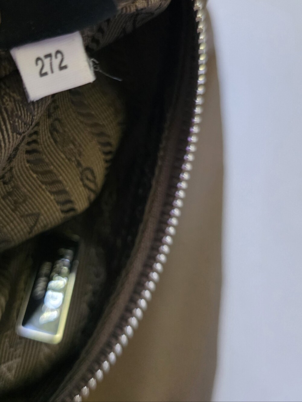 PRADA Re-edition 2005 Shoulder Bag - Picture 10 of 12